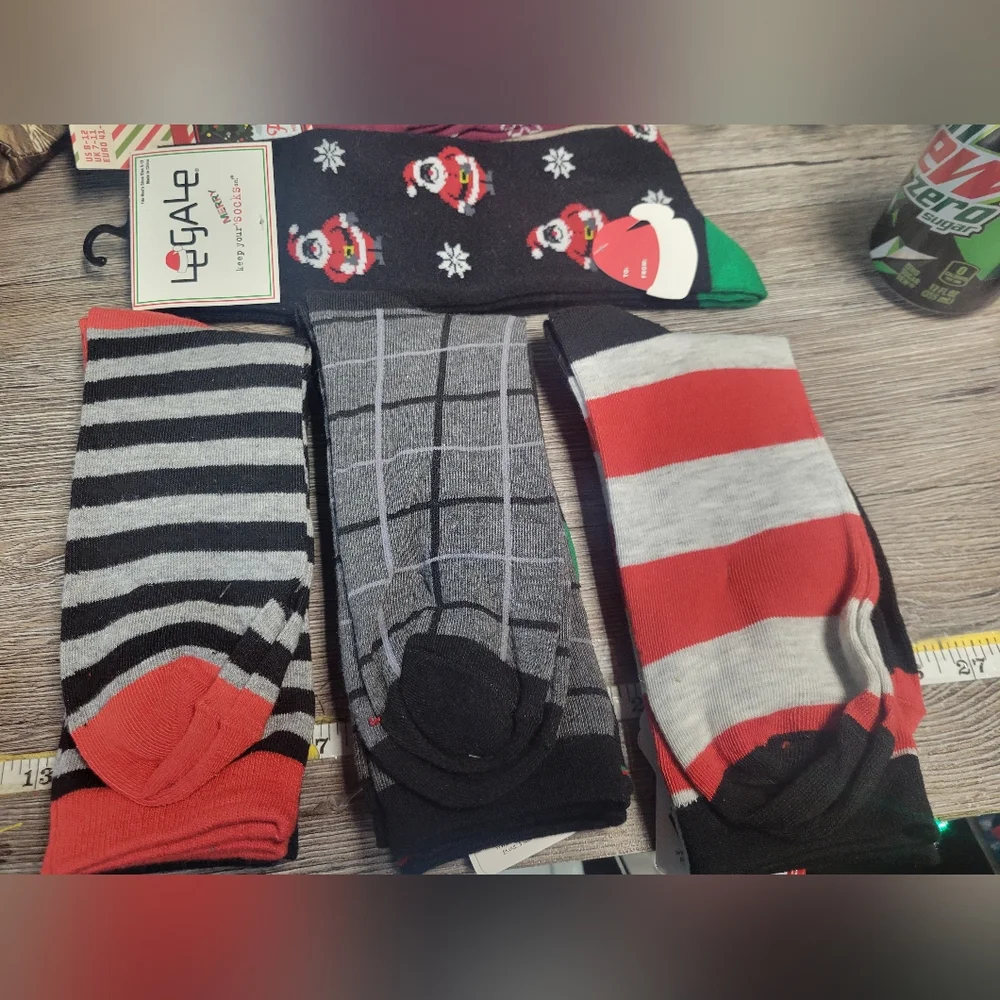 8 New Pairs of Mens Christmas Socks 6 prs Size 10-13 &  2‎ Pr 8 -12 A32